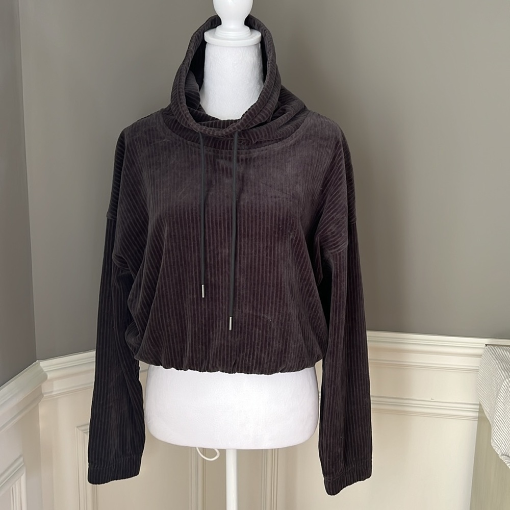 NWT 🖤UGG🖤 RTW pullover top - Picture 7 of 16